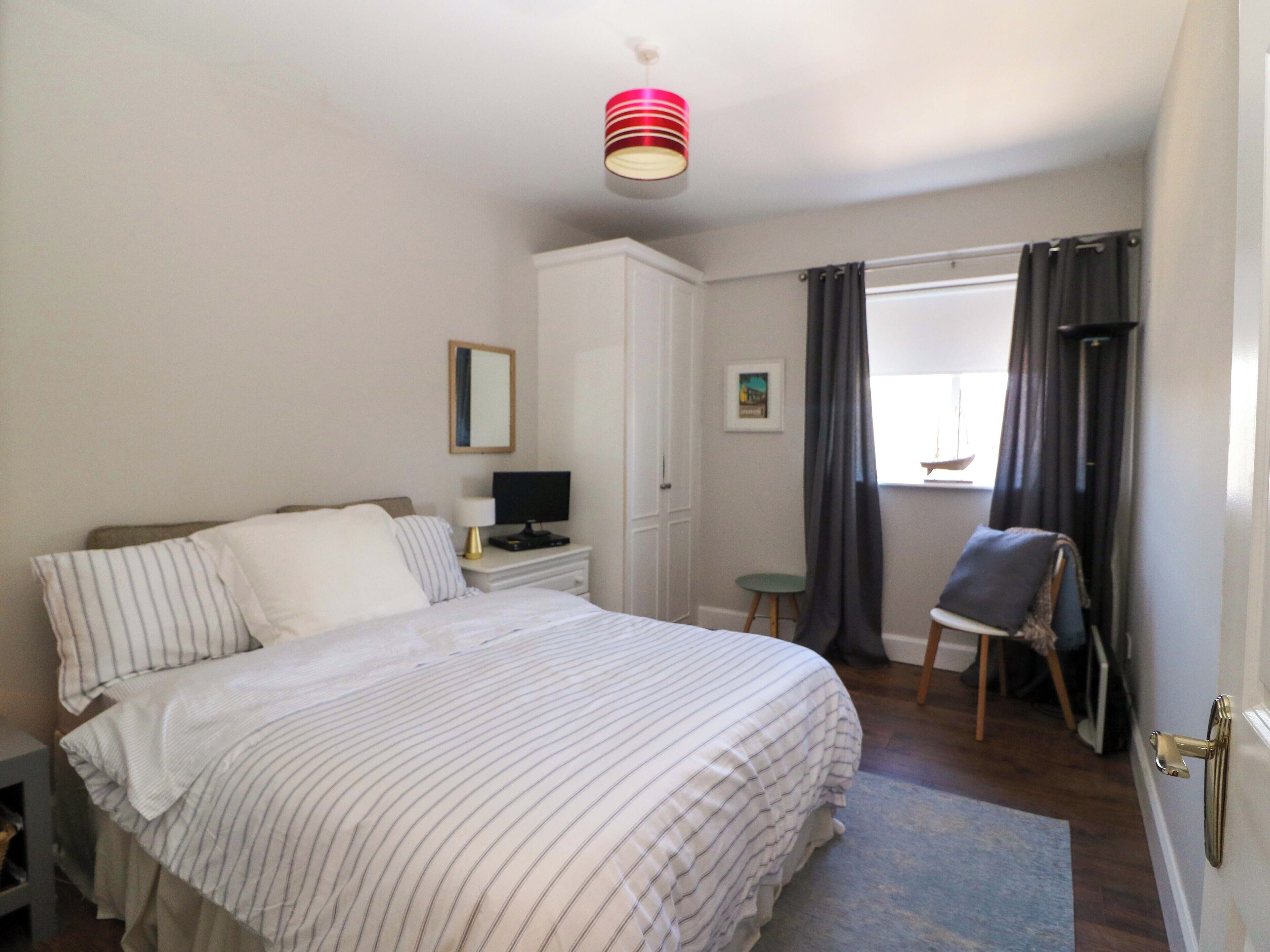 2 bedrooms, individually decorated, individually furnished