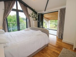 4 多间卧室、特色装修、特色家居、免费 WiFi