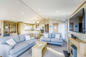 Living area - Lodge 72 at Riviera Bay Coastal Retreat (Brixham)