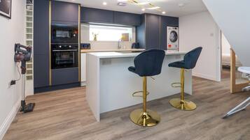 Kühlschrank, Geschirrspüler, Wasserkocher, Toaster