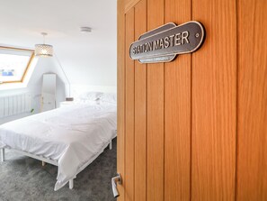 4 bedrooms, individually decorated, individually furnished, free WiFi - The Railway Cottage (Llandudno)