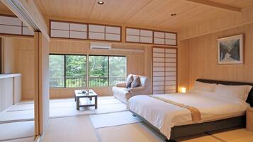 Basic Room, River View | Iron/ironing board, free WiFi