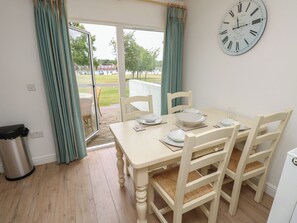 Dining - Delaware M5 (Yarmouth)