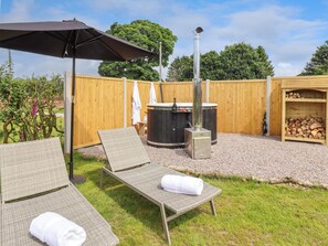 Outdoor spa tub - La'al Ling (Penrith)