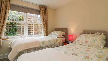 2 bedrooms, individually decorated, individually furnished, free WiFi