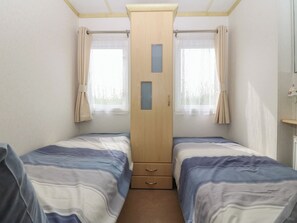 3 bedrooms, individually decorated, individually furnished, free WiFi - Tir Glyn Caravan (Pwllheli)