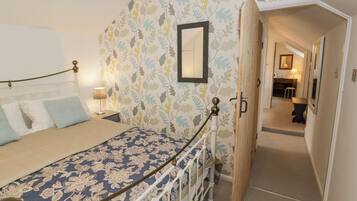 2 عدّة غرف نوم وبديكورات فريدة لكل غرفة وطراز فريد لكل وحدة