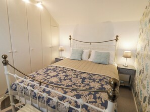 2 bedrooms, individually decorated, individually furnished, free WiFi