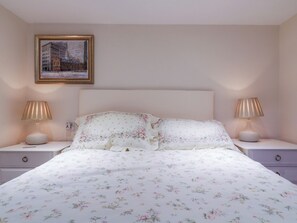1 Schlafzimmer, individuell dekoriert, individuell eingerichtet