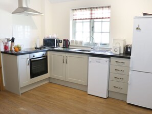 Frigorifero, lavastoviglie, bollitore elettrico