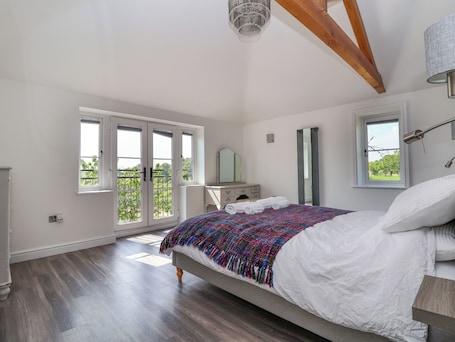 4 bedrooms, individually decorated, individually furnished, free WiFi. Dolly's House