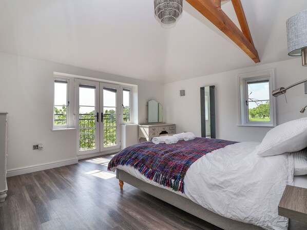 4 Schlafzimmer, individuell dekoriert, individuell eingerichtet