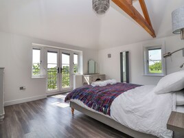 4 habitaciones, decoración personalizada y muebles diferentes 