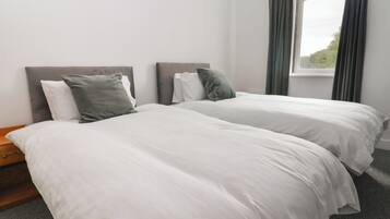 4 bedrooms, individually decorated, individually furnished, free WiFi