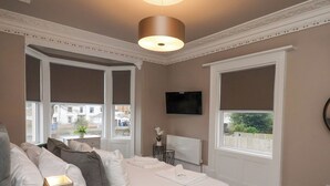 8 bedrooms, free WiFi, individually decorated, individually furnished - Tower View (Scarborough)