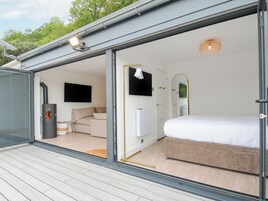 2 bedrooms, individually decorated, individually furnished, free WiFi