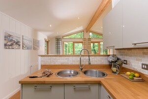 冰箱、洗碗机、电热水壶、烤面包机