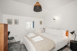 3 habitaciones, decoración personalizada y muebles diferentes