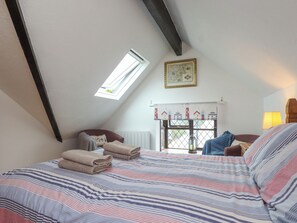 2 bedrooms, individually decorated, individually furnished, free WiFi - The Studio Cottage (Cemaes Bay)