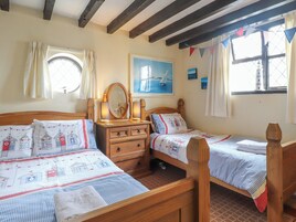 2 quartos, individualmente decorados, individualmente mobiliados