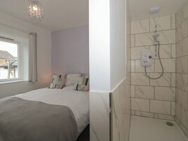 4 habitaciones, decoración personalizada y muebles diferentes 