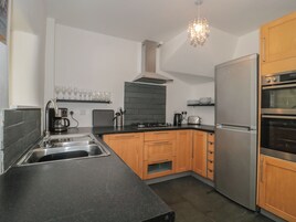 Refrigerador, lavavajillas, tetera/pava eléctrica, tostadora