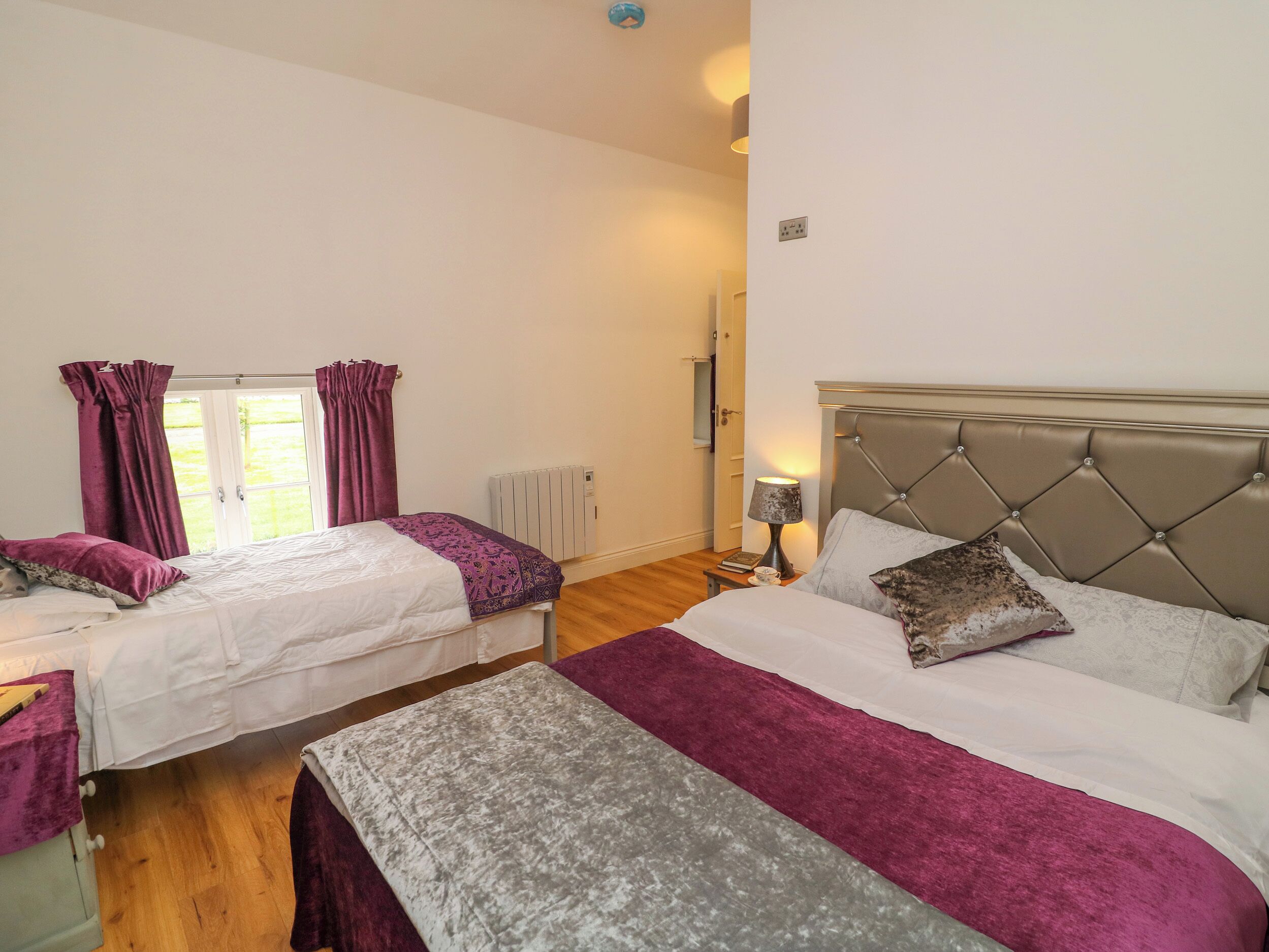 2 bedrooms, individually decorated, individually furnished