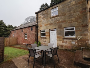 Outdoor dining - Gardeners Rest (Saltburn-by-the-Sea)