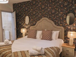 2 habitaciones, decoración personalizada y muebles diferentes 