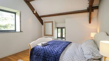 4 bedrooms, individually decorated, individually furnished, free WiFi