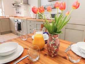 Fridge, dishwasher, electric kettle, toaster - The Cottage Bradwell (Hope Valley)