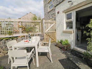 Outdoor dining - The Cottage Bradwell (Hope Valley)