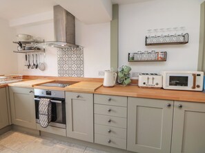 Fridge, dishwasher, electric kettle, toaster - The Cottage Bradwell (Hope Valley)