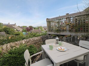 Outdoor dining - The Cottage Bradwell (Hope Valley)