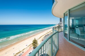 Property grounds - 2 Bedroom Ocean View Apartment (Main Beach)