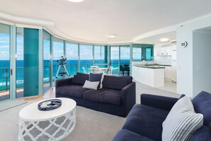 TV - 2 Bedroom Ocean View Apartment (Main Beach)