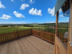 Terrace/patio - Hafan Gelli Sheperds Hut - Tudwal (Pwllheli)