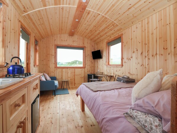 1 bedroom, individually decorated, individually furnished, free WiFi