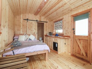 1 bedroom, individually decorated, individually furnished, free WiFi