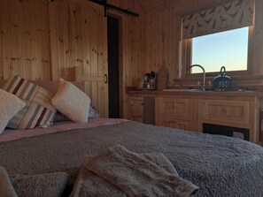 1 bedroom, individually decorated, individually furnished, free WiFi - Hafan Gelli Sheperds Hut - Tudwal (Pwllheli)
