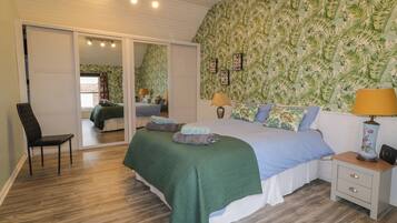 3 habitaciones, decoración personalizada y muebles diferentes