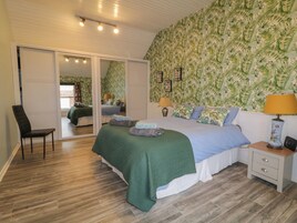 3 bedrooms, individually decorated, individually furnished, free WiFi