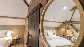 2 bedrooms, individually decorated, individually furnished, free WiFi