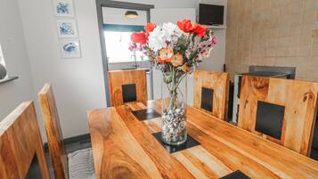 Cottage | Dining