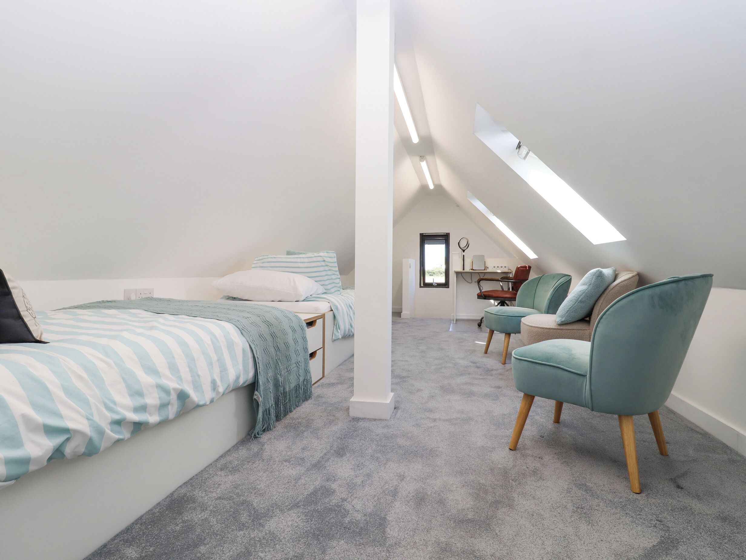 2 habitaciones, decoración personalizada y muebles diferentes 