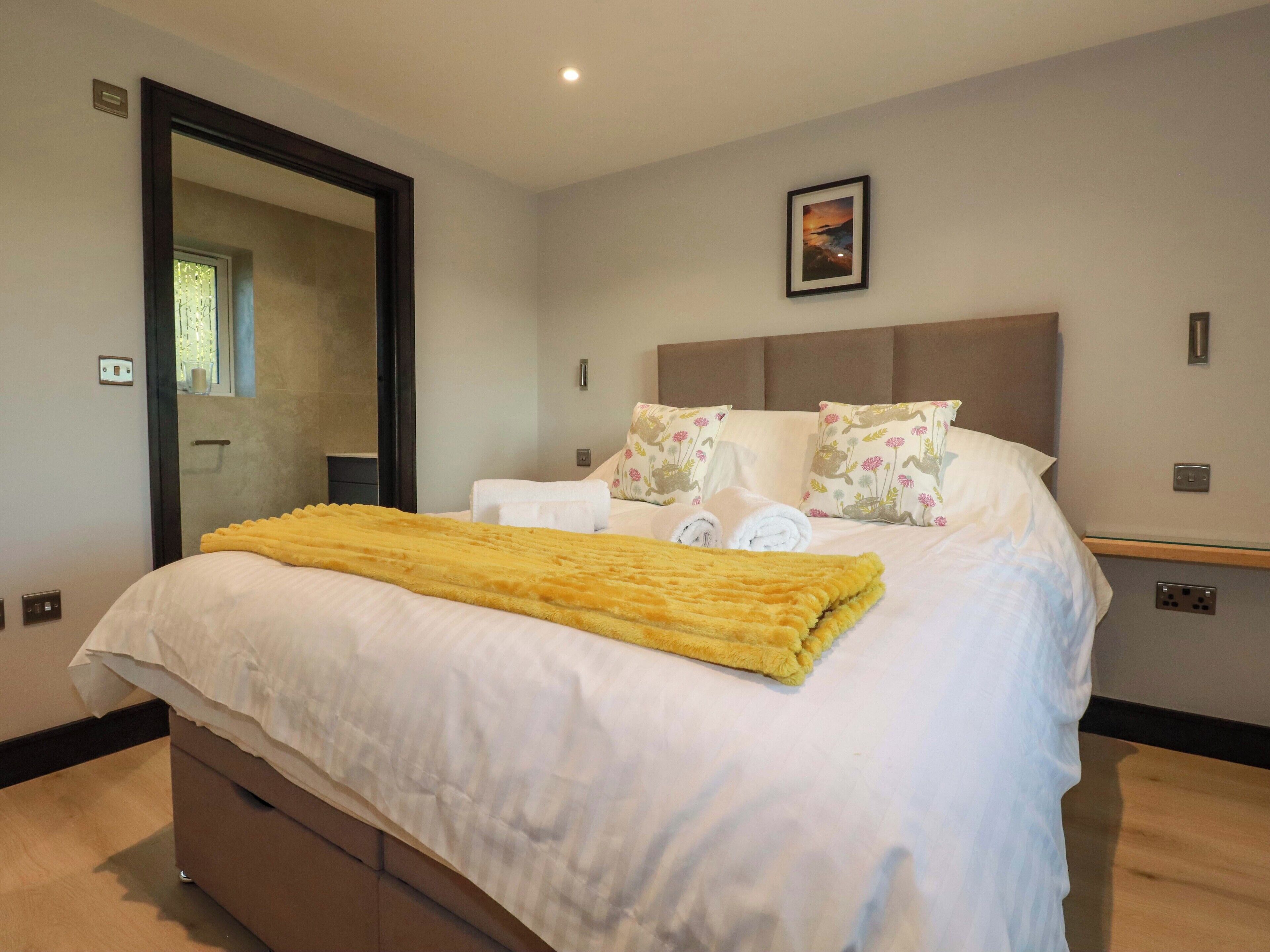 2 habitaciones, decoración personalizada y muebles diferentes 
