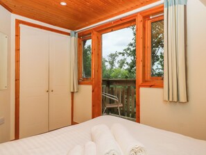 2 bedrooms, individually decorated, individually furnished, free WiFi