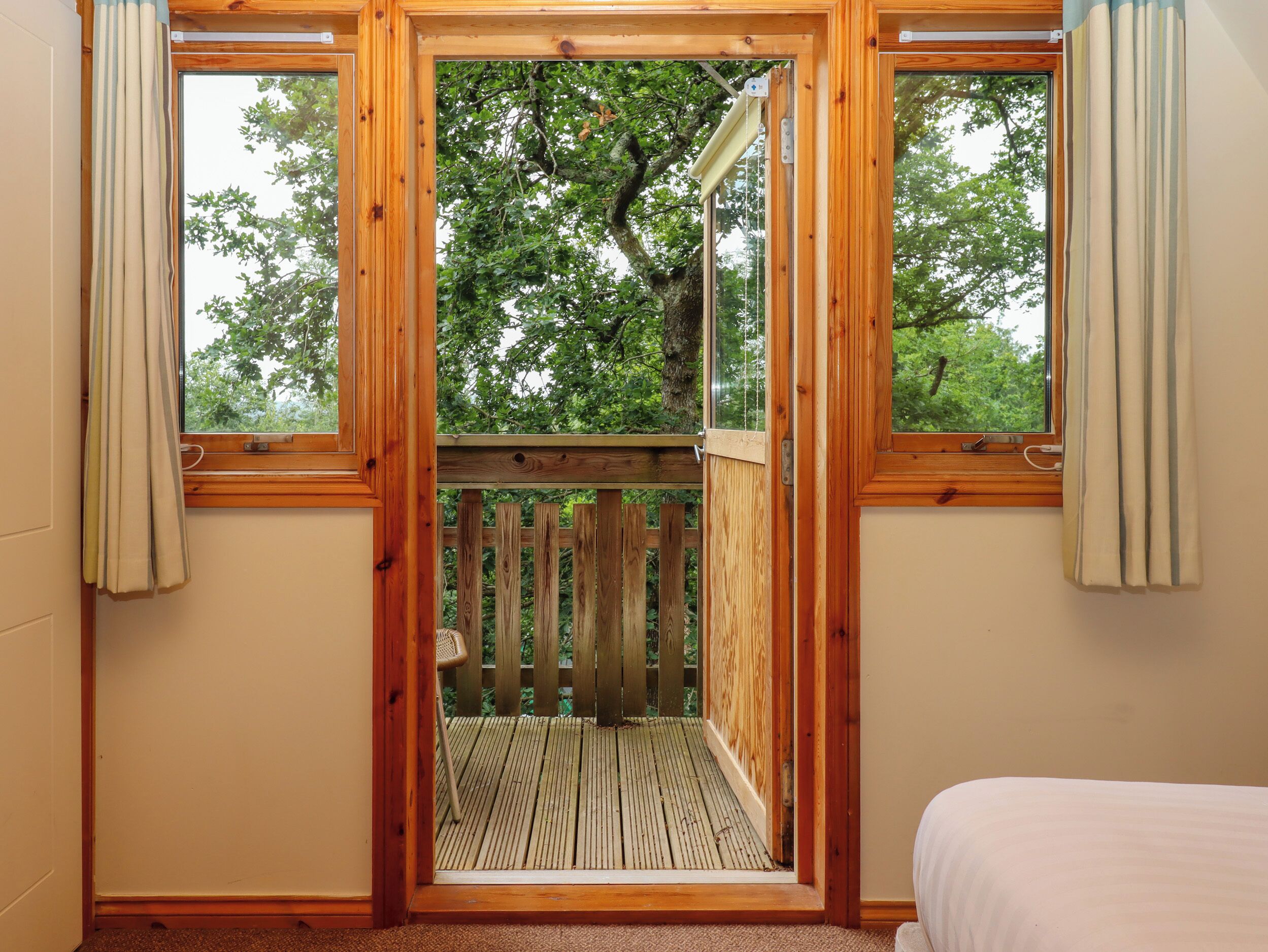 2 개의 침실, 각각 다른 스타일의 인테리어, 각각 다르게 가구 비치, 무료 WiFi