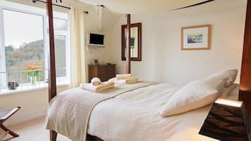 2 bedrooms, individually decorated, individually furnished, free WiFi