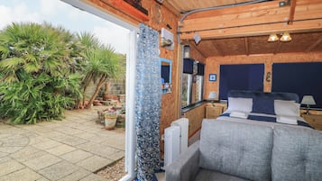 1 bedroom, individually decorated, individually furnished, free WiFi